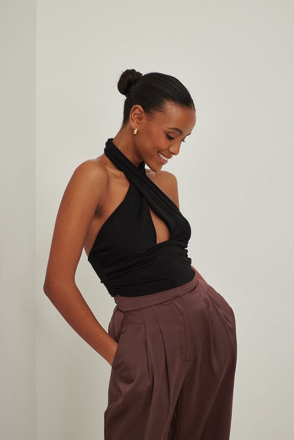 Çapraz Halter Yaka Crop Top